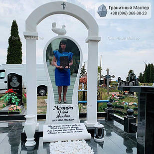 Сучасний надгробний пам’ятник з білого мармуру жінці з портретом в повний зріст № 37