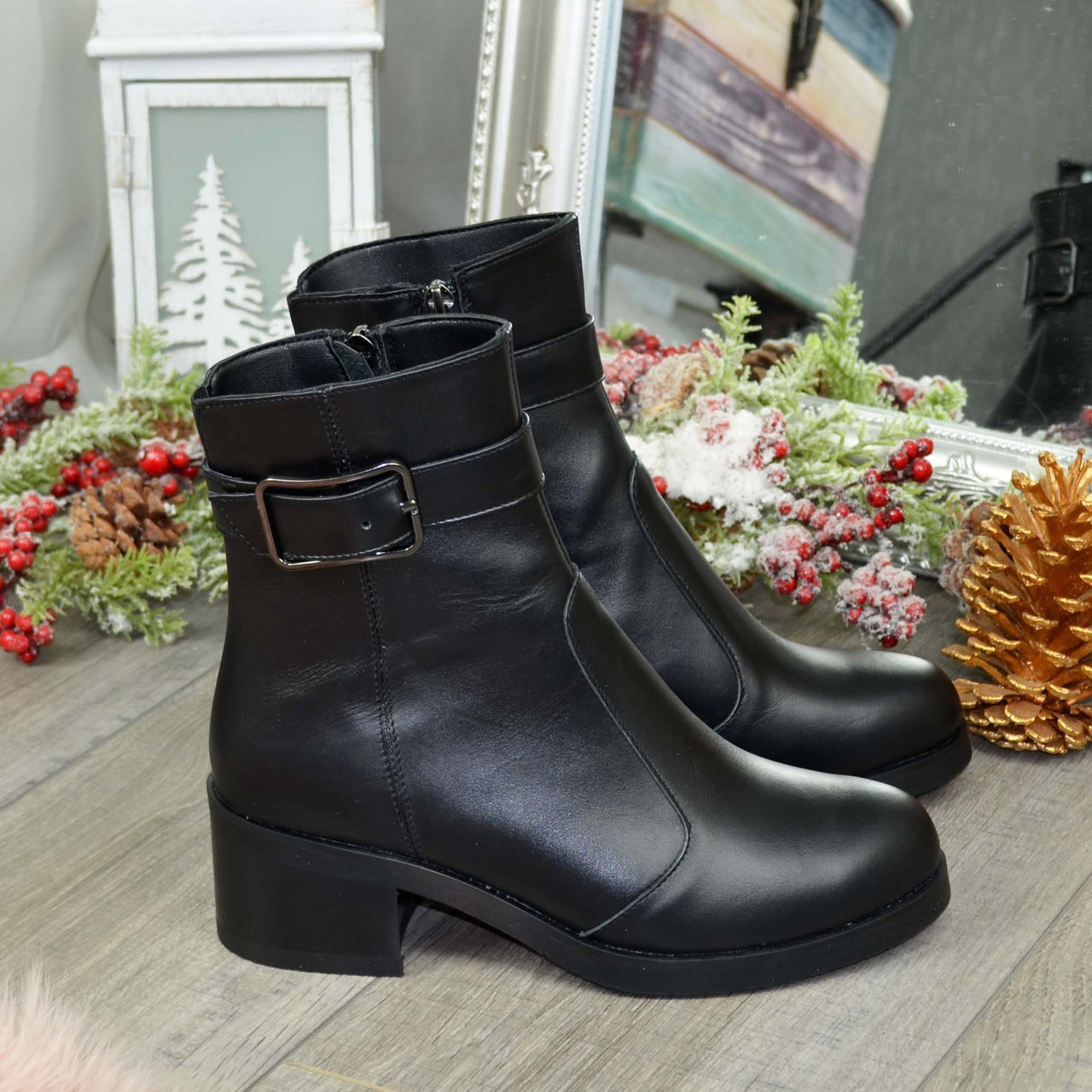 Черевики чорні жіночі шкіряні, декоровані ремінцем, фото 1