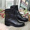 Черевики чорні жіночі шкіряні, декоровані ремінцем, фото 3