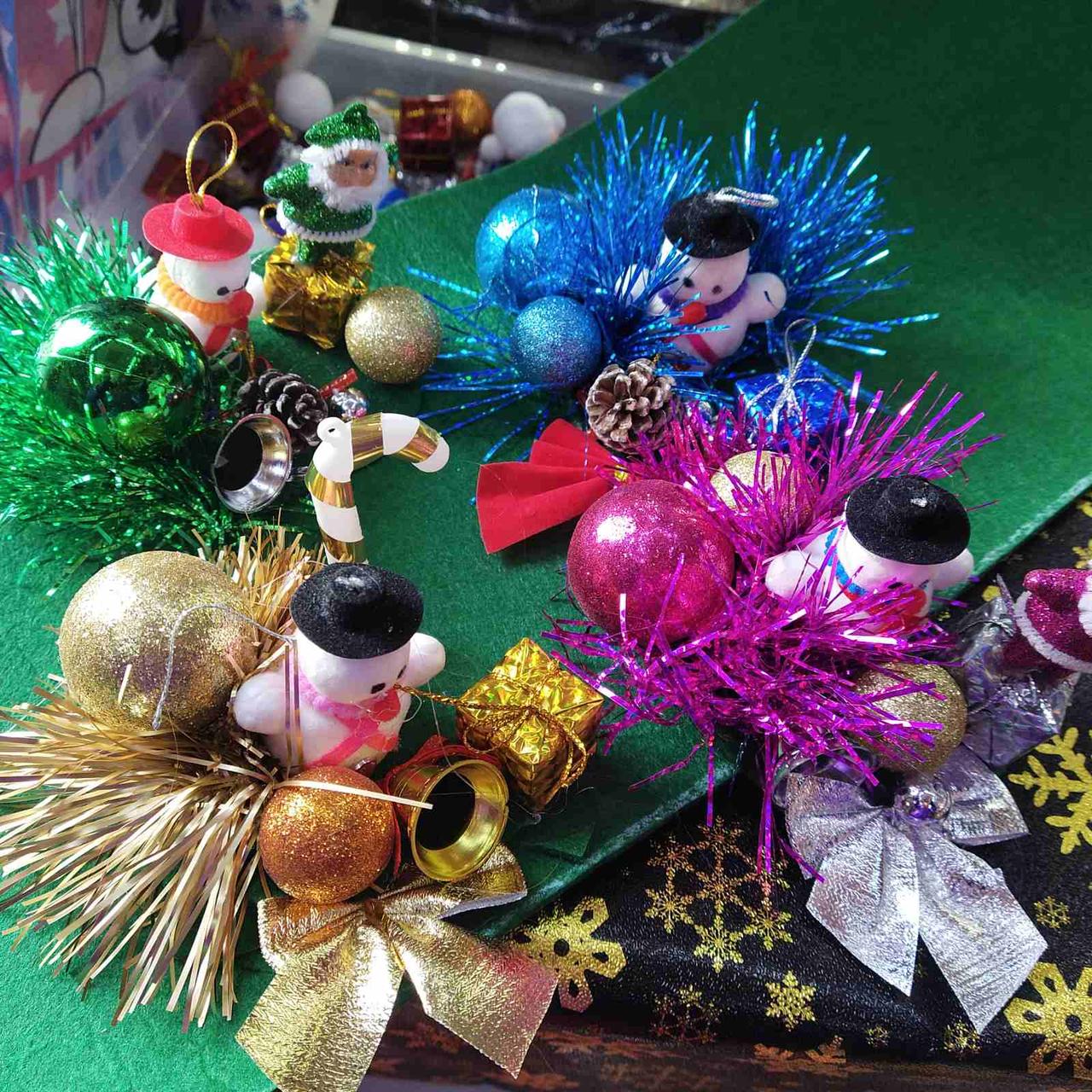 Прикраса на подарунок новорічний замість бантика подарункового із новорічних іграшок ручна робота 1 шт, фото 1