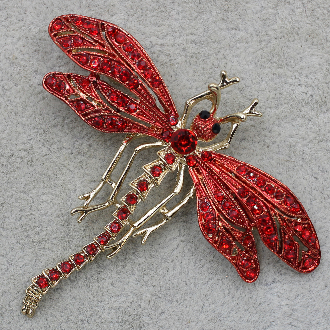 Брошка металева золотиста бабка червона з рубіновими стразами розмір виробу 70х60 мм