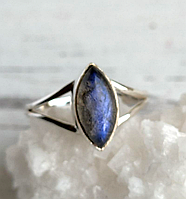 Серебряное кольцо с лабрадором 18 размер
