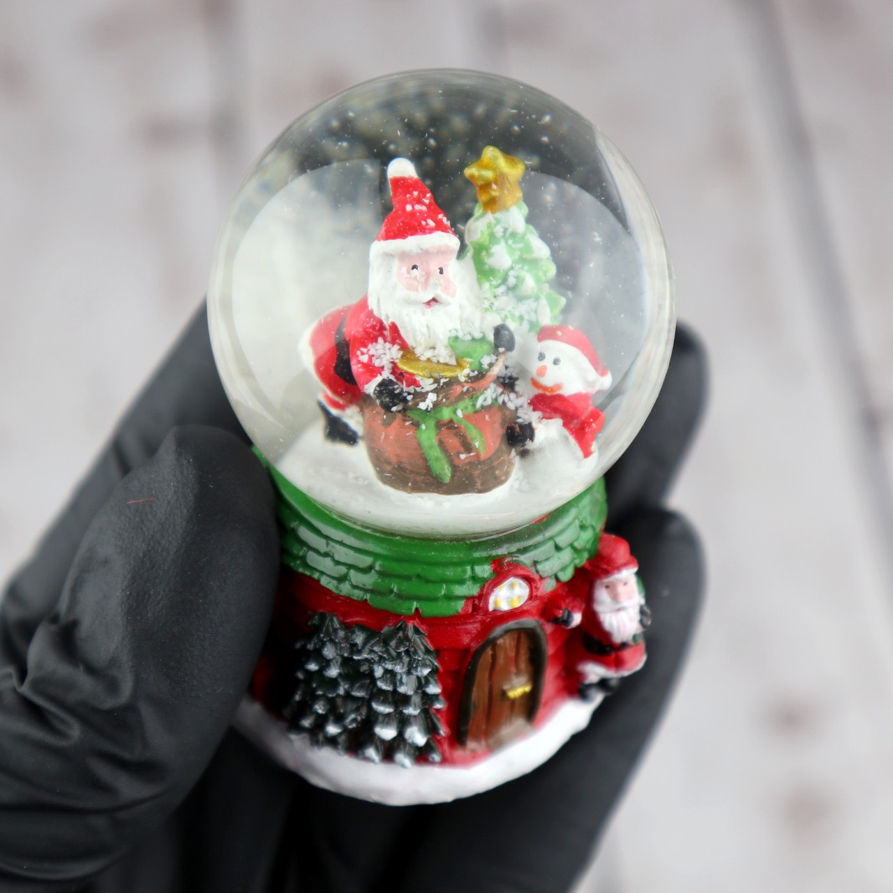 Снежный шар новогодний со снегом Санта Клаус - Дедом Морозом внутри, декоративный 6.5 см (Оригинальные фото) - фото 5 - id-p1544520100