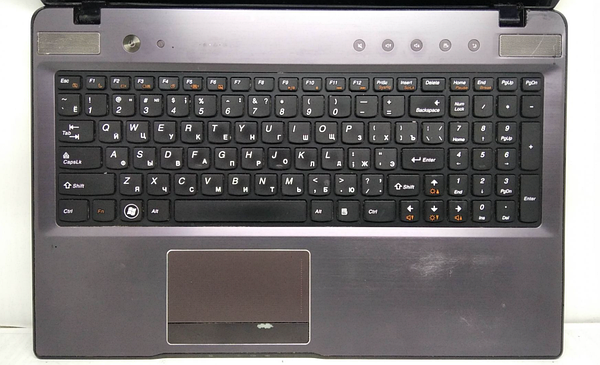 Ноутбук Б Класс Lenovo Z575 / 15.6" (1366х768) TN / AMD A6-3420M.