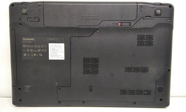 Ноутбук Б Класс Lenovo Z575 / 15.6" (1366х768) TN / AMD A6-3420M.