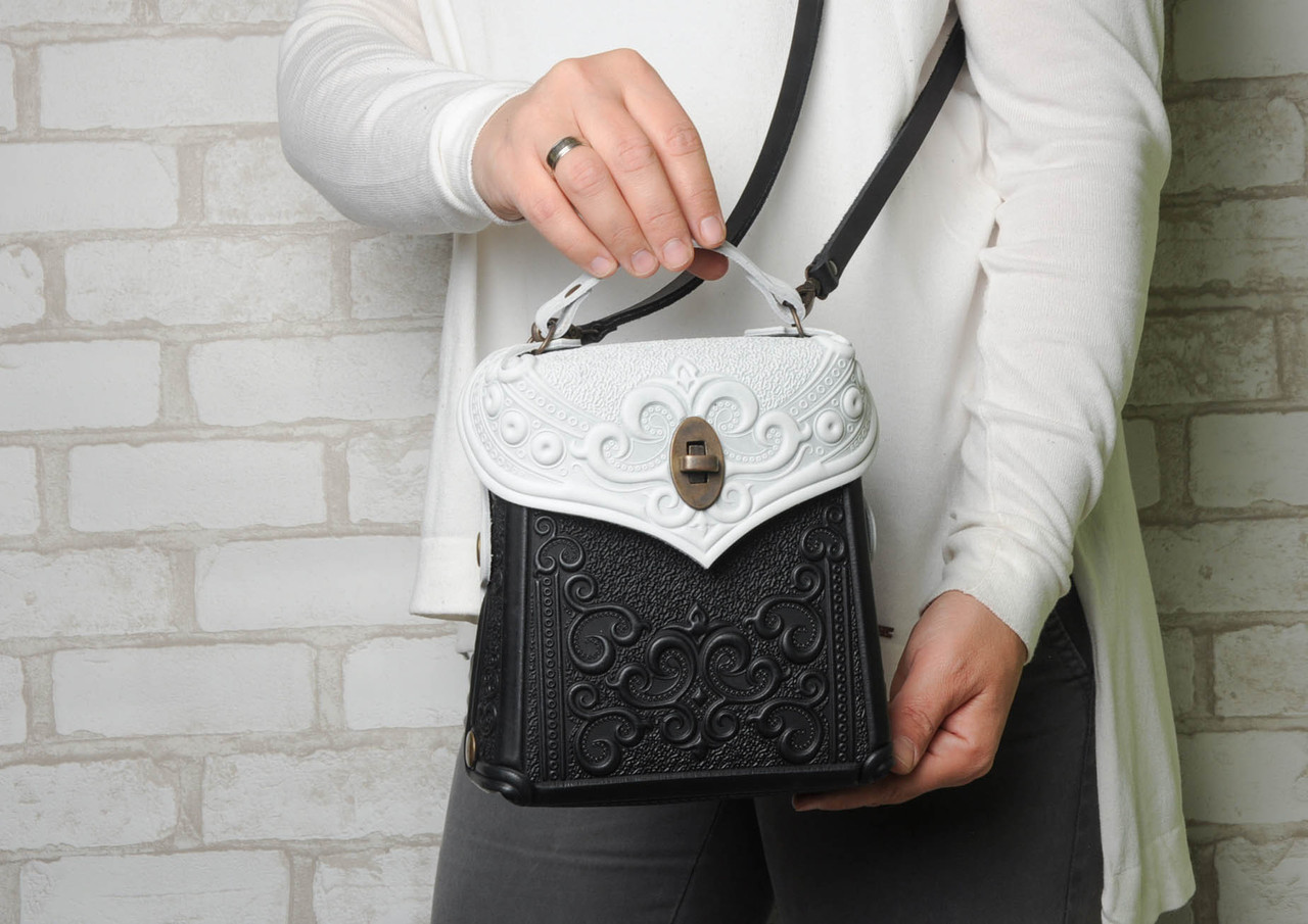 Шкіряний міні рюкзак-трансформер "Венеція" біло-чорного кольору, 17х19х7 см, фото 1