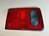 Задний фонарь левый внутренний Audi S8 D2 4d0945093