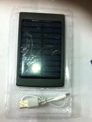 POWRBANK із заряджанням від сонячної батареї та LED-панель (SOLOR 4445)