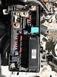 Блок запобіжників та релє