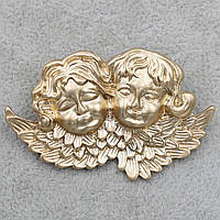 Брошка металлическая золотистая Два Ангела покрыта эмалью размер изделия 50х30мм