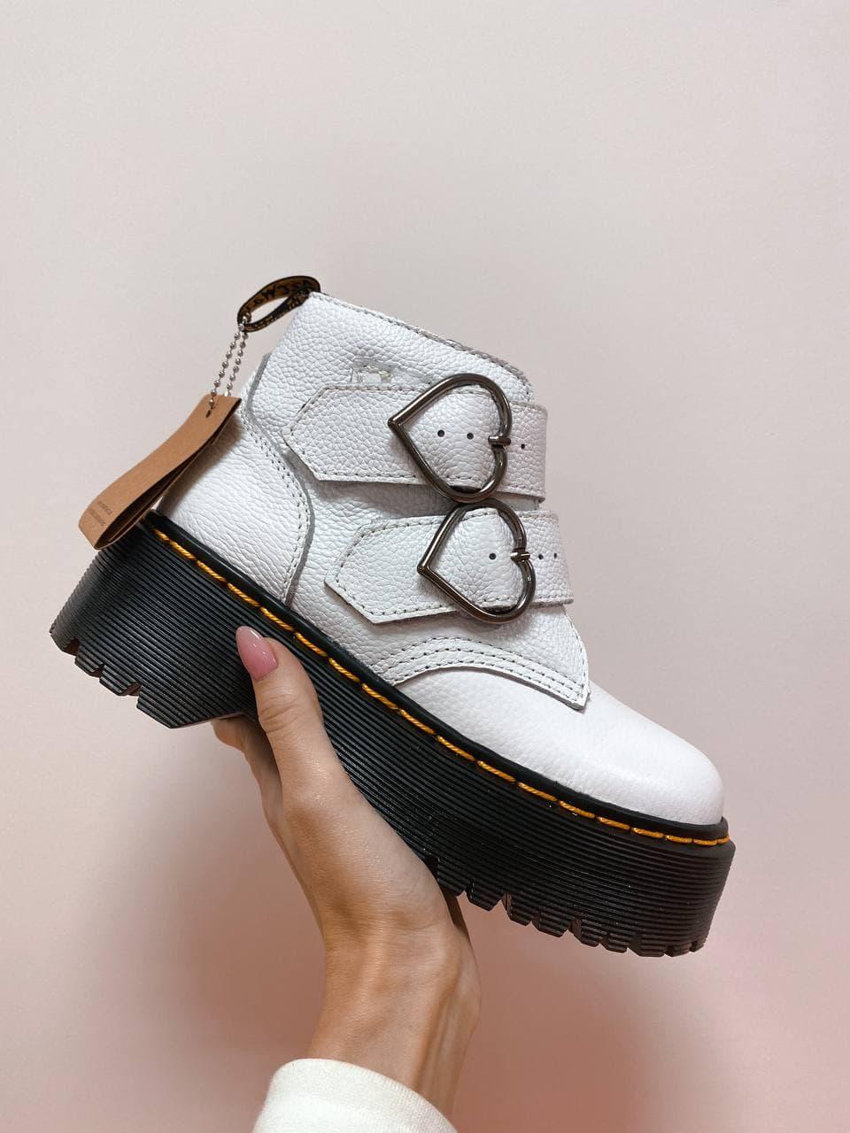 Жіночі черевики білі демісезонні Dr. Martens Devon Heart (07292)