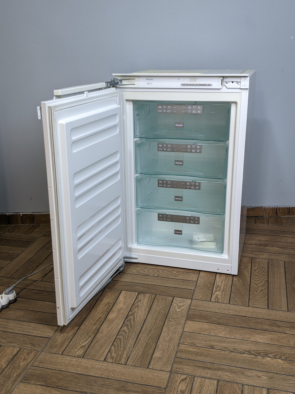 Морозильна камера Miele F 9252