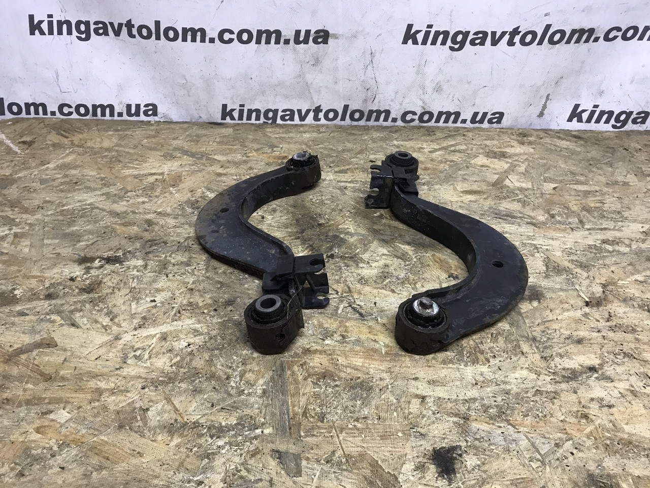 Ричаг задній кривий Volkswagen Golf 6 1K0505323P