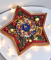 Рождественская звезда в деревянной коробке с шоколадом, орешками на подарок