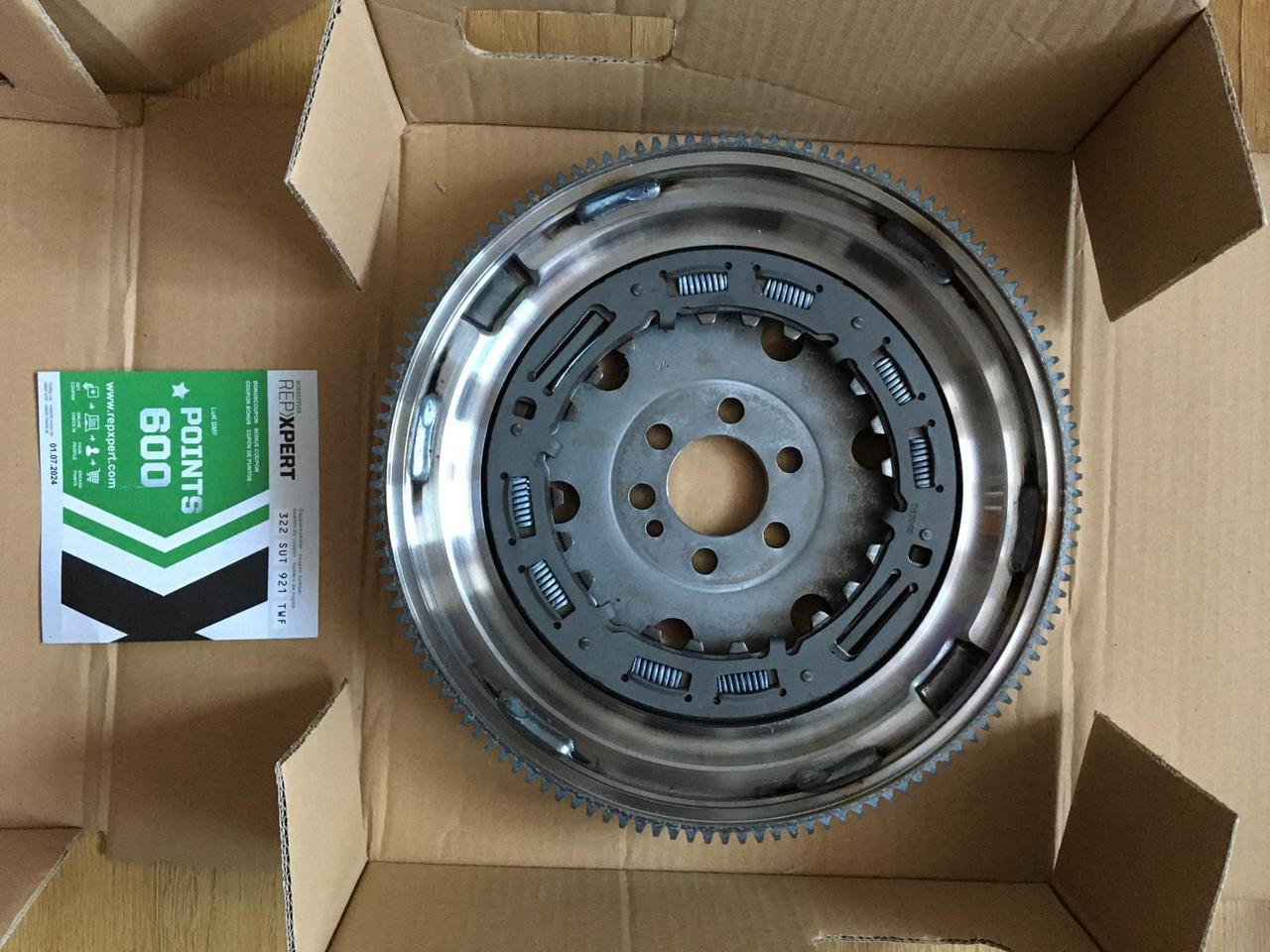 Двухмассовый маховик, демпфер LUK 415095109 AUDI A1, A3, Q2; SEAT LEON; KAMIQ, KAROQ, OCTAVIA 1.5 TSI 17-, фото 1