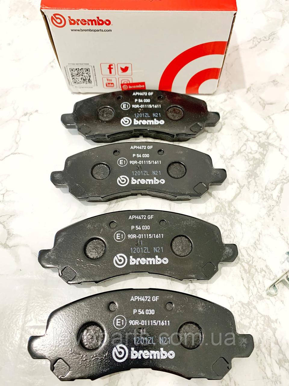 Гальмівні колодки передні Mitsubishi Lancer Х (Міцубісі Лансер 10) 1.5, 1.6, 1.8, 2.0 Brembo Італія P54030