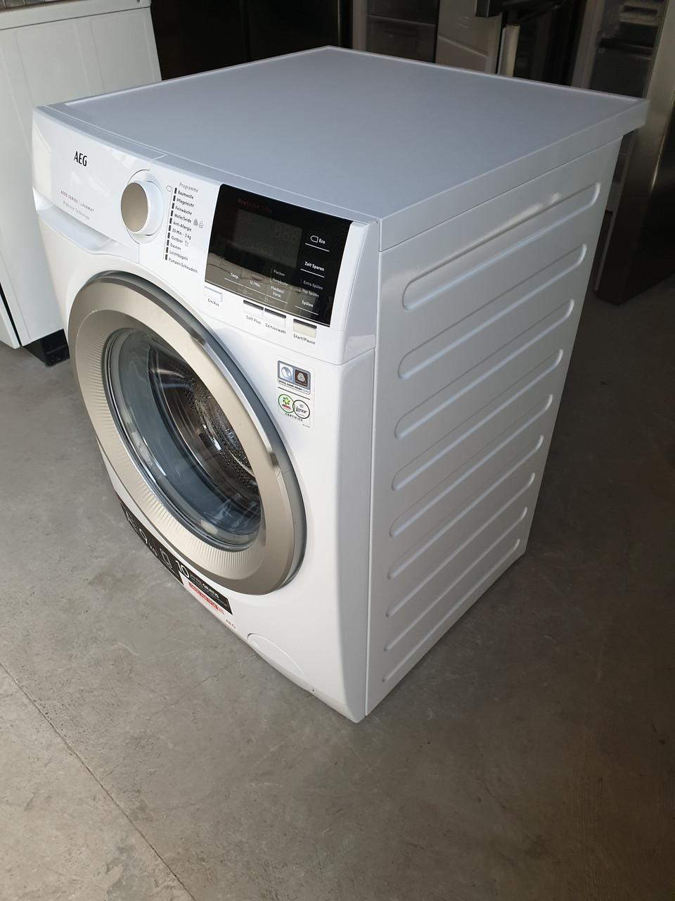 Стиральная машина AEG lavamat 6000 Series ProSense 9 KG / 2018-го года выпуска / L6FB67490 - фото 2 - id-p1546846075