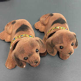 Собачка середня в автомобіль "З махаючою головою" темно-коричнева подарунок