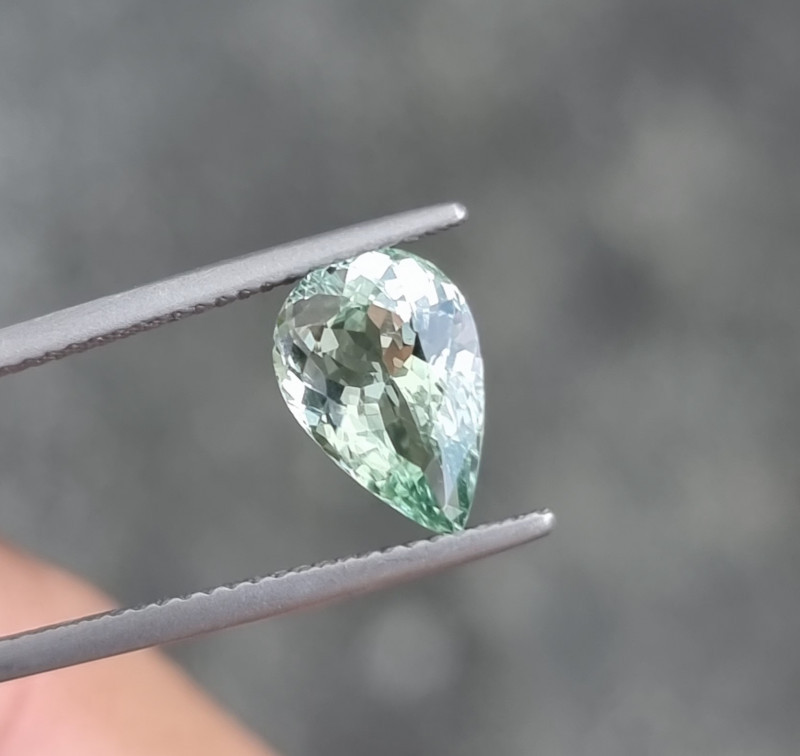 Натуральний Турмалін зеленого кольору 1.96 ct 10.5 x 7.1 x 4.65mm, фото 1
