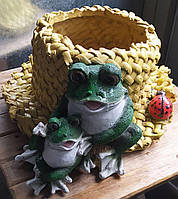 Садовая фигура "Соломенная шляпа с лягушками" (Кашпо)