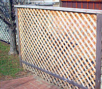 Деревянный забор с горизонтальной решеткой LNK