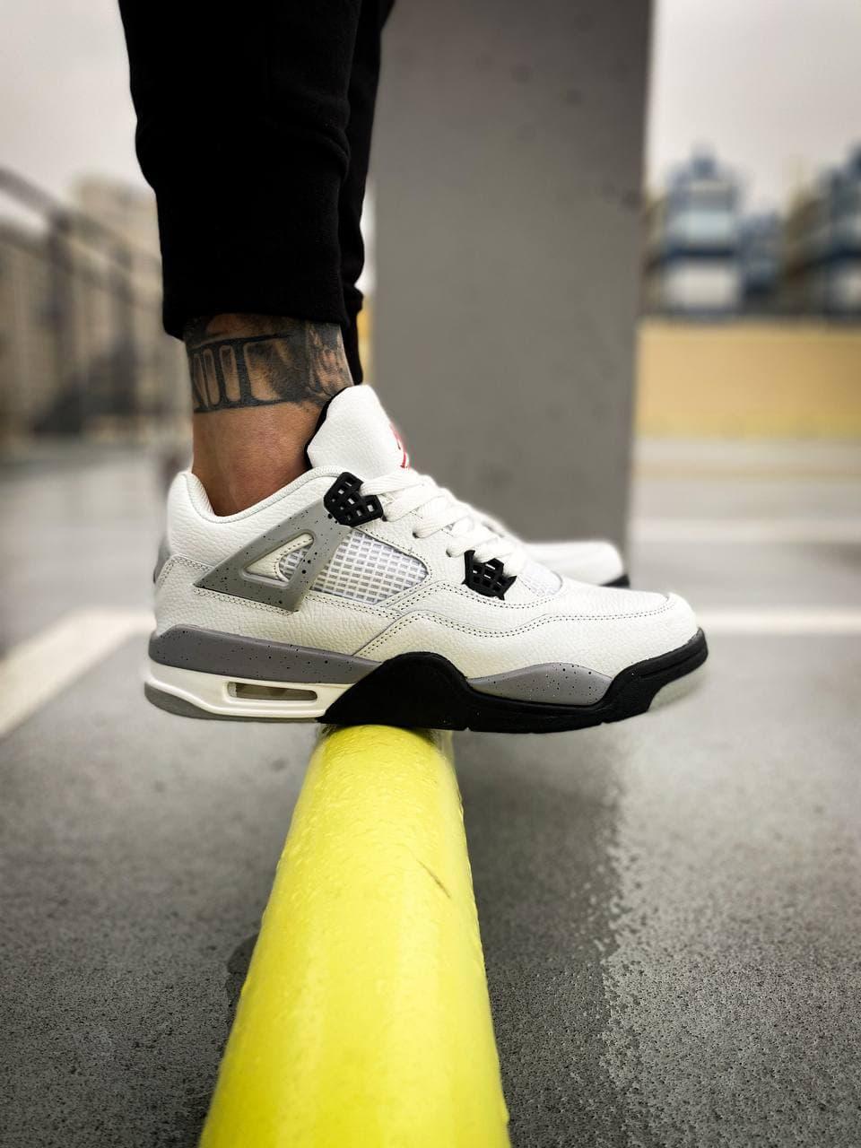 Чоловічі кросівки Nike Air Jordan 4 Retro "White Cement"