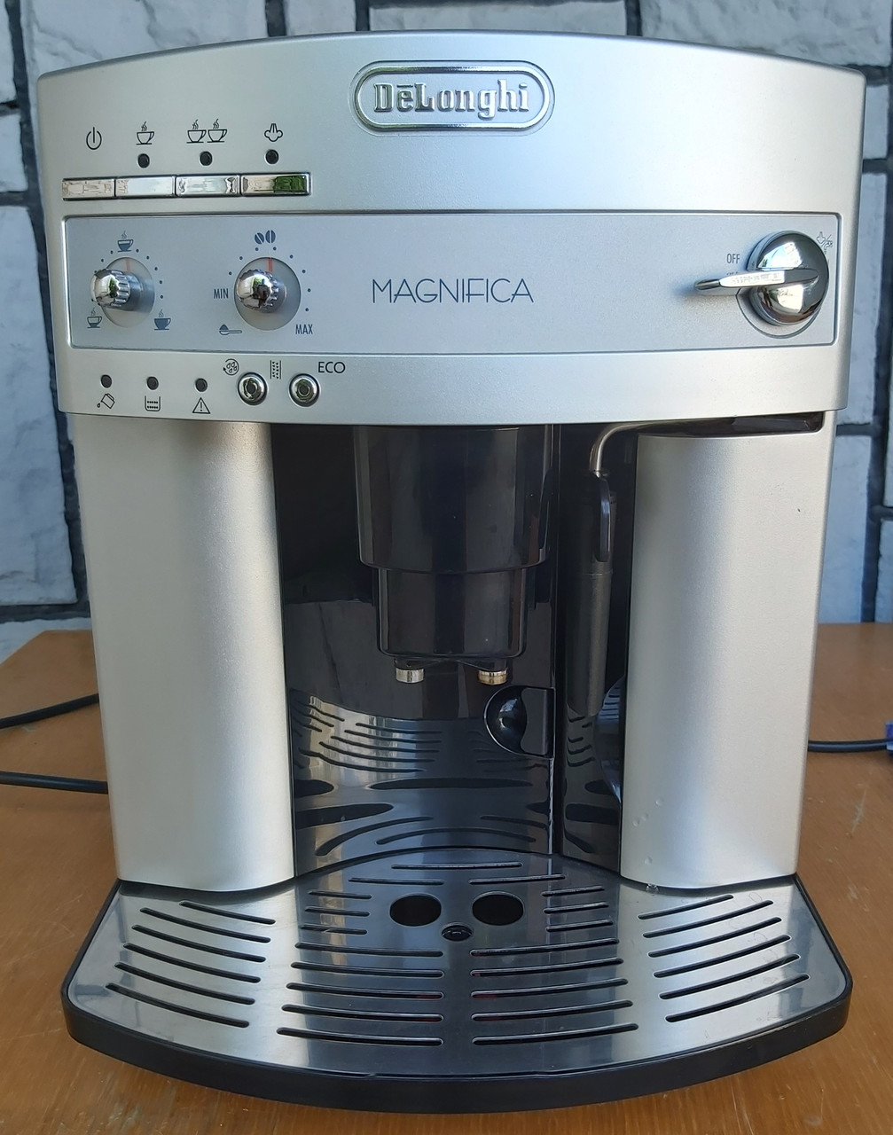 Кофемашина кофеварка Делонги Delonghi ESAM 3200 S серебристая: продажа ...