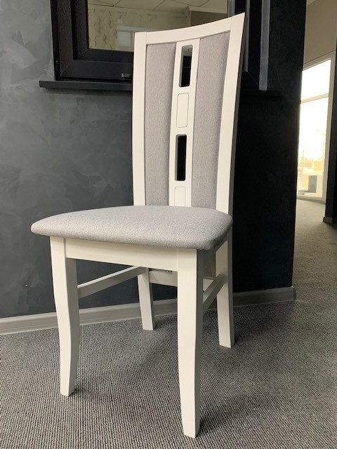 Обідній стілець білий деревьяний, Саргіл