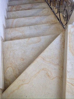 Сходи з пісковику