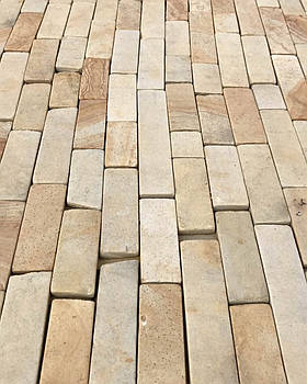 Плитка з пісковика (пилено-катана нт) для цоколя та фасаду