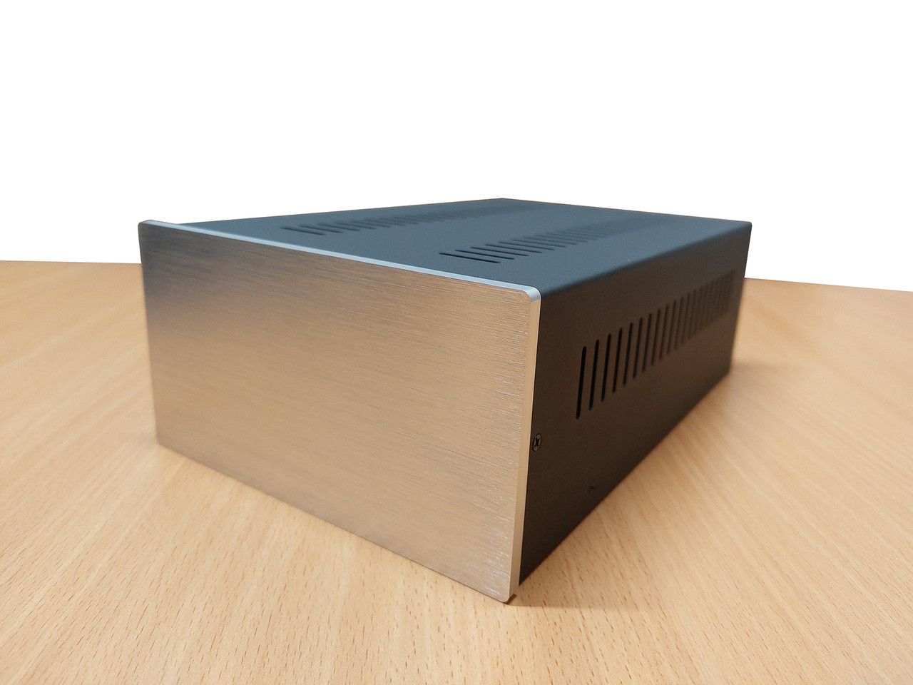 Корпус металевий MiBox з алюмінієвою панеллю MB-22 (Silver) (Ш170 Г267 В90) чорний, фото 1