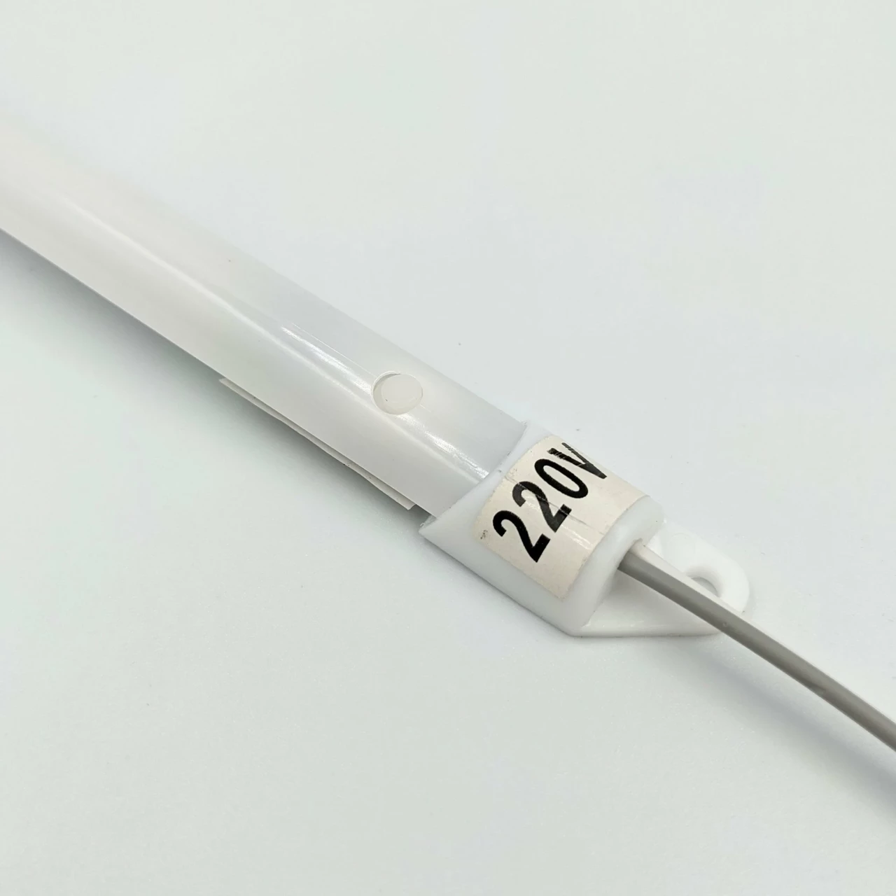 LED лінійка Biom 9W 220V 4500K 600мм IP20 матова LBB-220-060-9-4 з вимикачем 21612