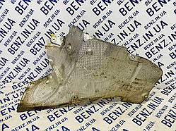 Термозахист моторного відсіку праворуч Mercedes W204, S204 A2046820271