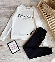 Женский утепленный костюм белый реглан с принтом "Calvin Klein" и чёрные штаны