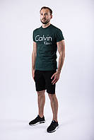 Мужской летний комплект темно-зелёная футболка с принтом "Calvin Klein" и чёрные шорты лампас