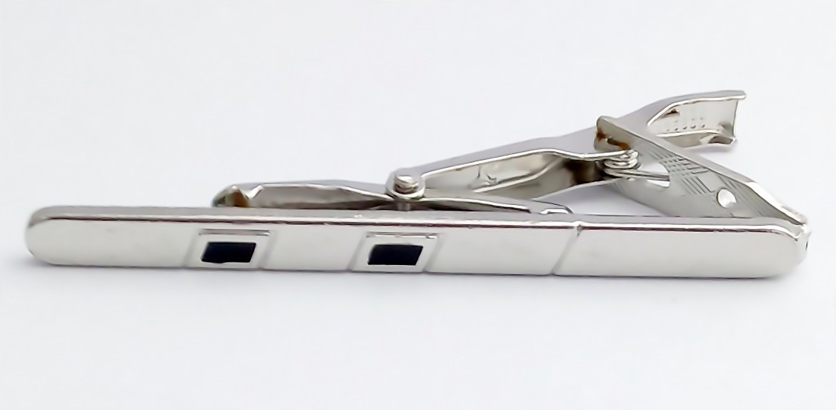 Затискач для краватки. Родій. Довжина: 6 см. Ширина: 5 мм.