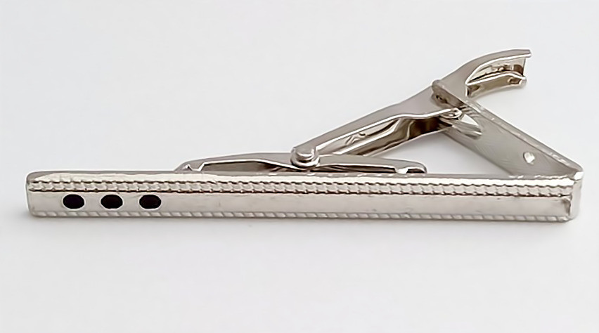 Затискач для краватки. Родій. Довжина: 6 см. Ширина: 7 мм.