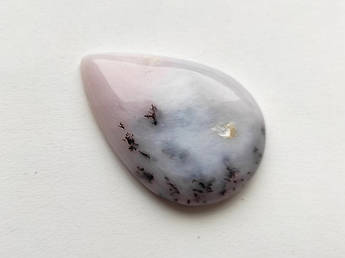 Рожевий опал із дендритом - кабошон