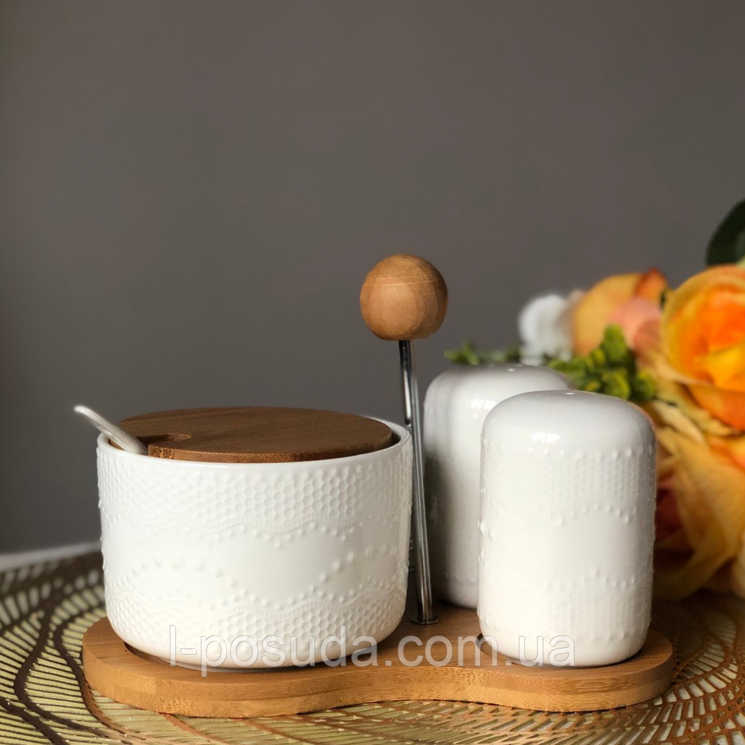 Спецівники на бамбуковій підставці: сільничка, перечниця + банка для спецій фарфоровий посуд Naturel, фото 1