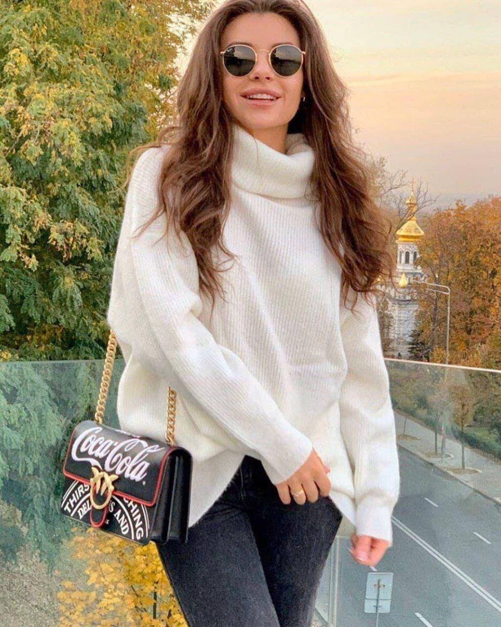 Оversize светр із горлом Білий