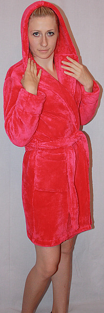 Махровый короткий халат однотонный с капюшоном