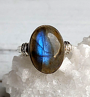 Серебряное кольцо с лабрадором 16 размера