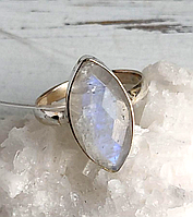 Серебряное кольцо с лунным камнем 16.5 размер