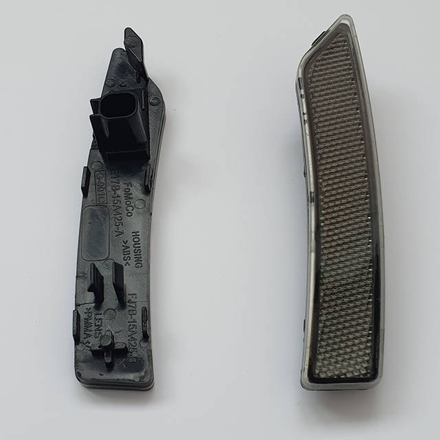 Отражатель маркер переднего бампера Lincoln MKC/MKZ/Corsair левый