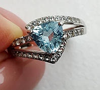 Кольцо с натуральным бразильским Blue аквамарином (берилл) 1.09 ct в огранке триллион и топазами Размер 17