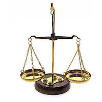 Весы бронзовые на деревянной подставке (10 гр.)