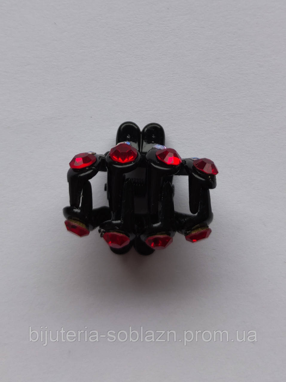 Черная Красная заколка краб для волос пластик мальвинка со стразами красными - фото 4 - id-p1102740860