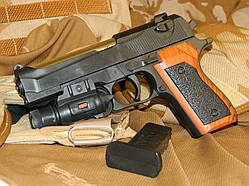 Іграшковий пістолет Beretta 92 з тактичним ліхтариком
