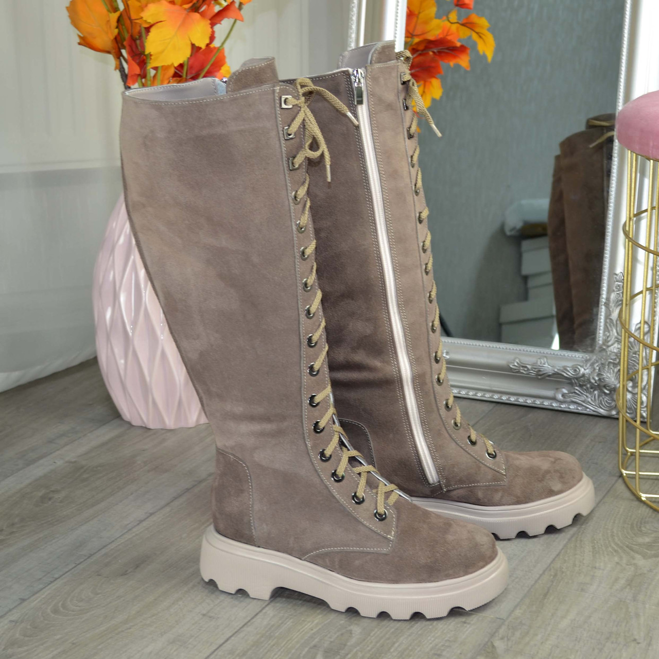Чоботи жіночі високі замшеві на шнурівці, колір бежевий, фото 1
