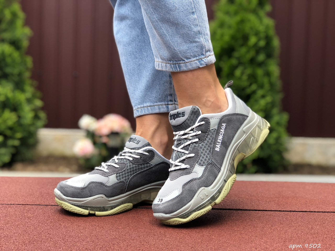 Жіночі кросівки Balenciaga Triple S сірі баленсіага тріпл з повсякденні демісезонні